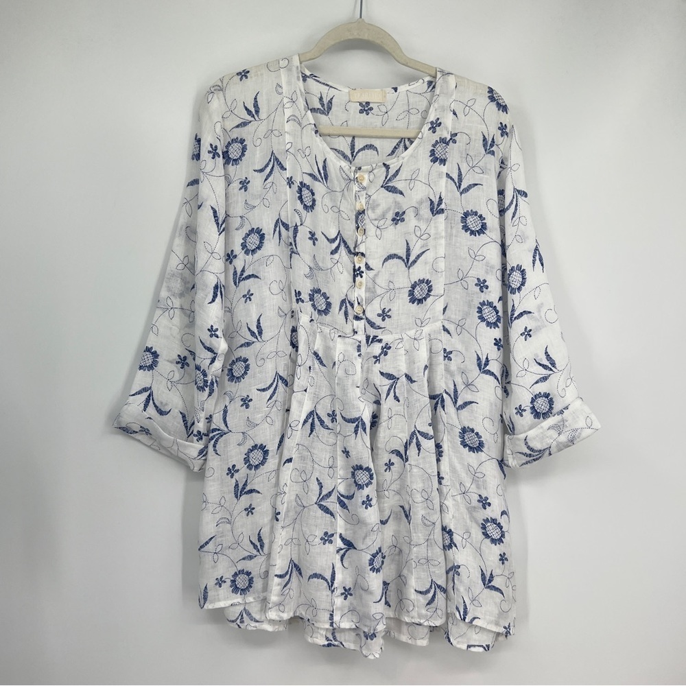 CP SHADES Floral White Blue Pleated Roundneck Buttondown Popover Tunic Top linen